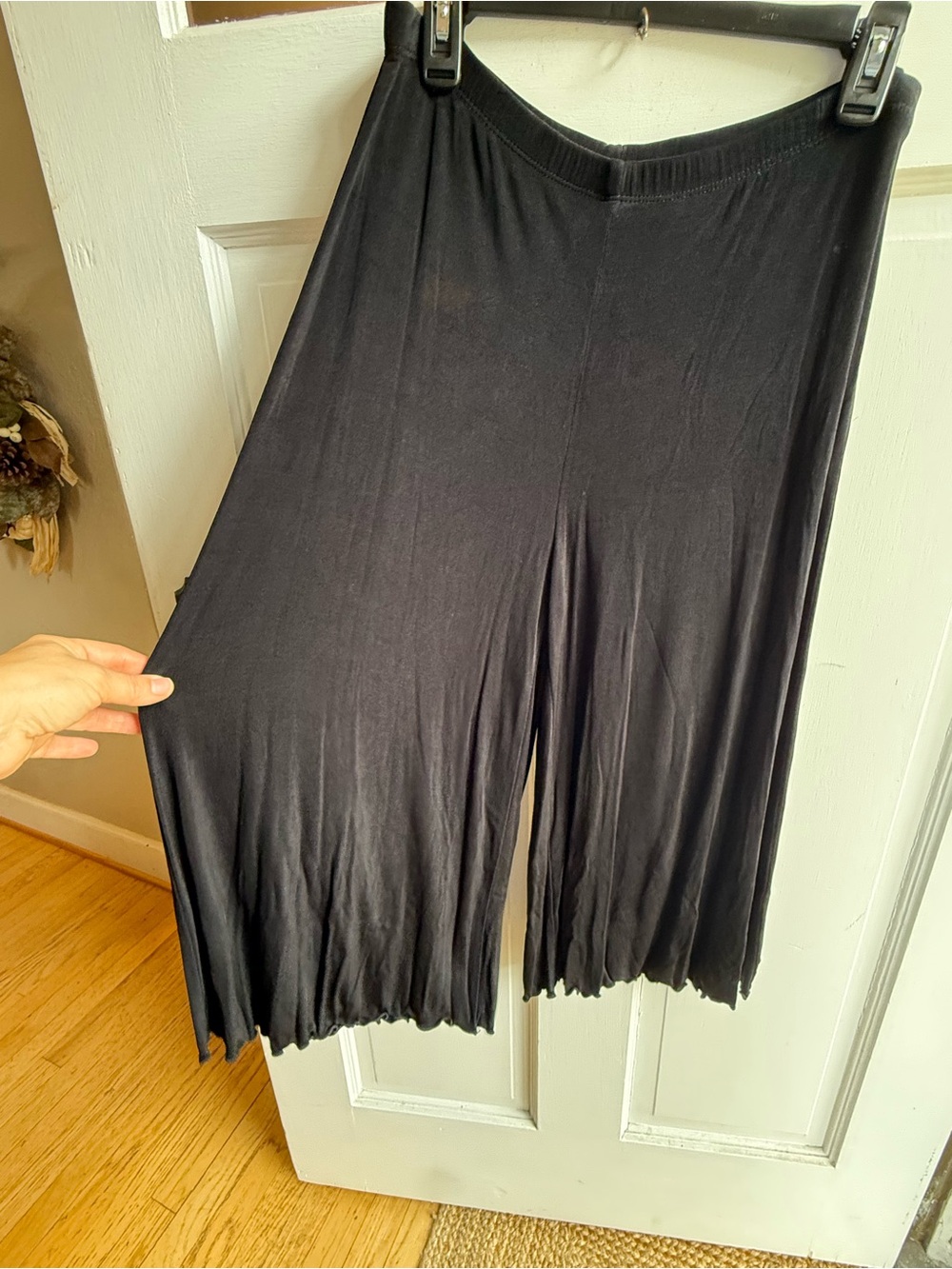 Chico's Travelers Lettuce Hem Black Wide-Leg Cropped Pull-On Pants